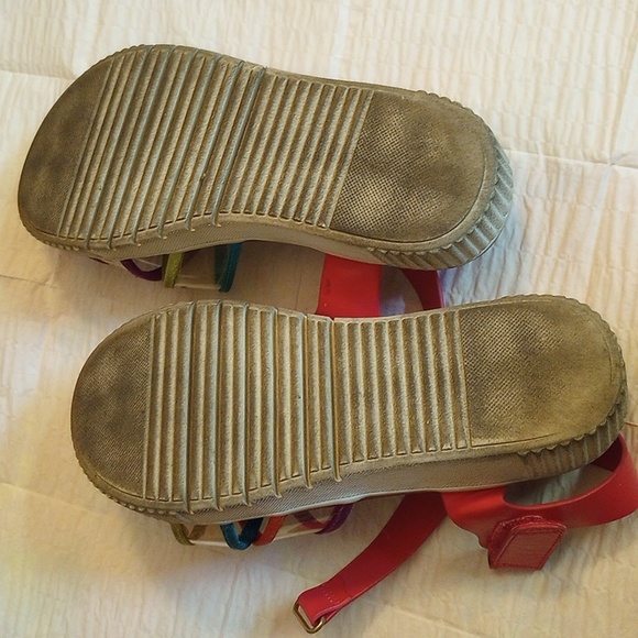 Pink Multi colored sandals for little girls - Picture 5 of 5